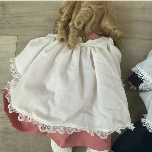 Ancor Open Mouth Choir Dolls
Porcelain Plays Music
Christmas Vintage Rare - Picture 6 of 9